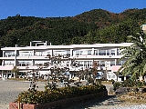 南島西小学校の外観