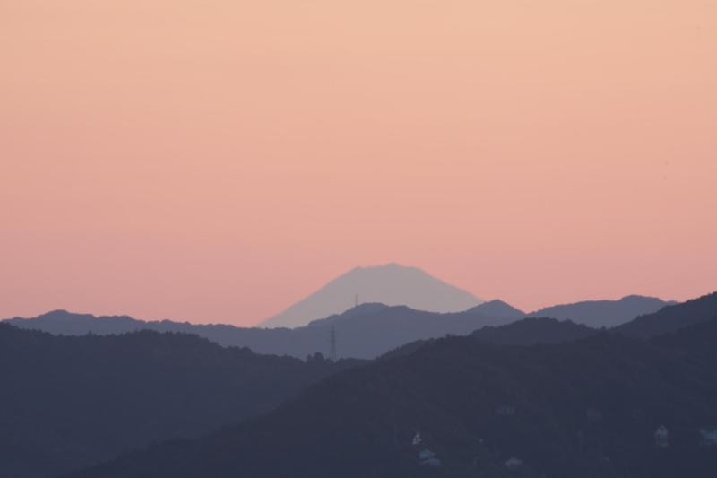 杉野氏撮影南海展望台から望む富士山を大きく写した一枚850mmレンズ