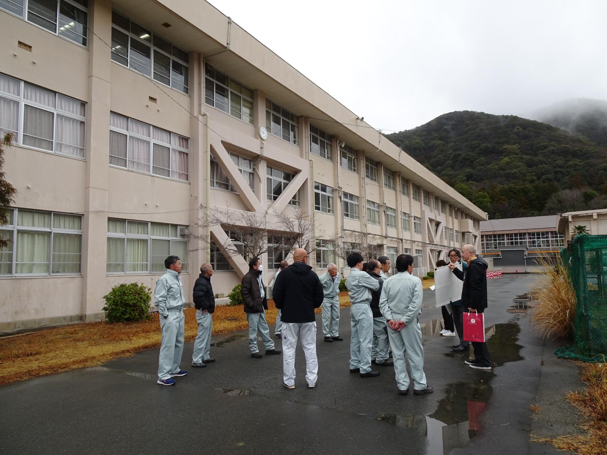 令和7年度当初予算町内視察（南島地区小中学校統合事業）