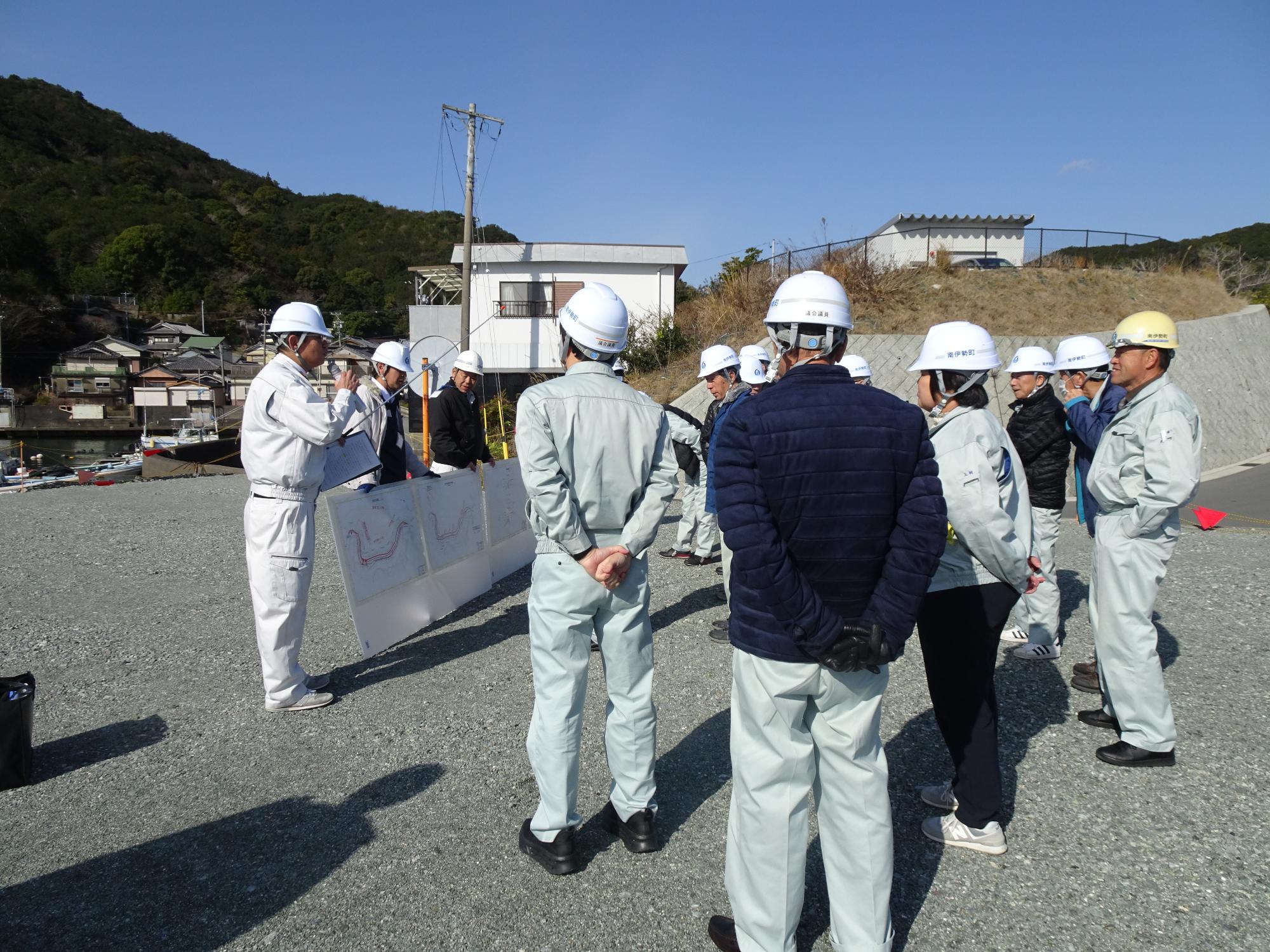 3月5日町内視察　相賀浦地区海岸高潮対策事業現場