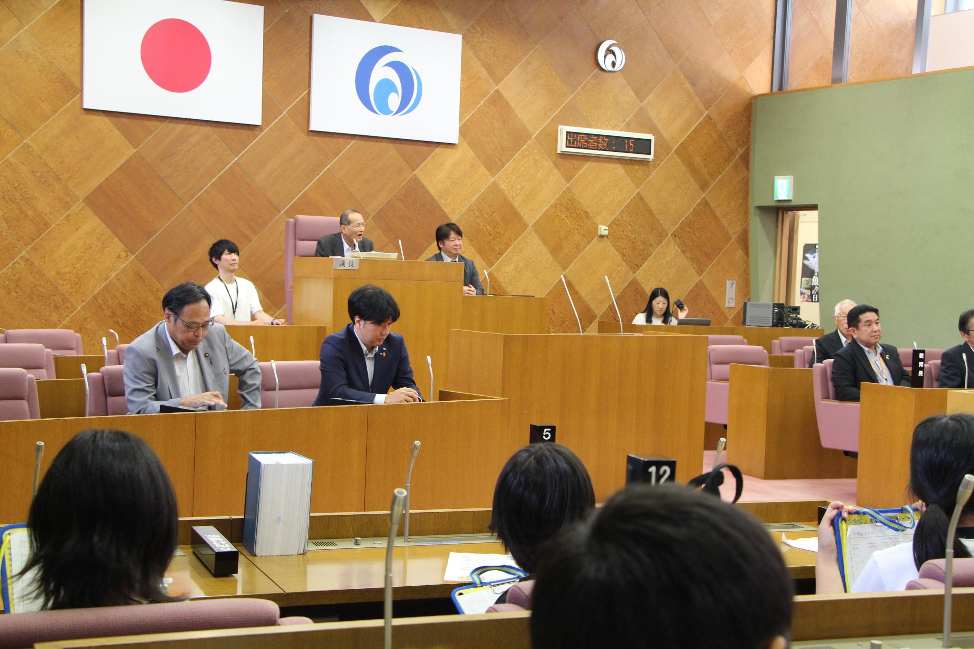 令和7年6月12日南勢小学校6年生議会見学4