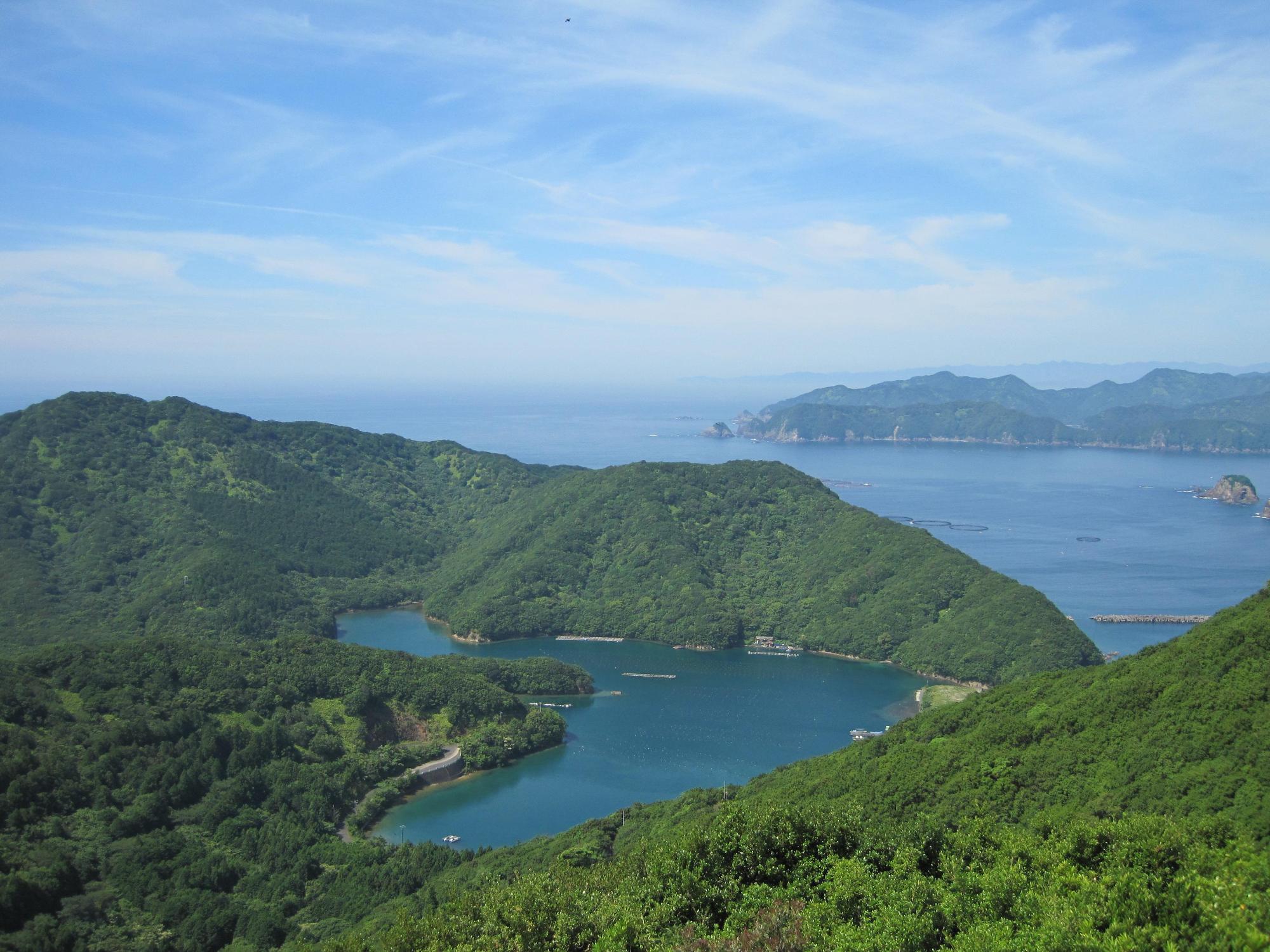 海と山の景色